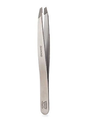 25-degree angle for shaping eyebrows and grooming the delicate contours of the face