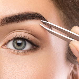 25-degree angle for shaping eyebrows and grooming the delicate contours of the face